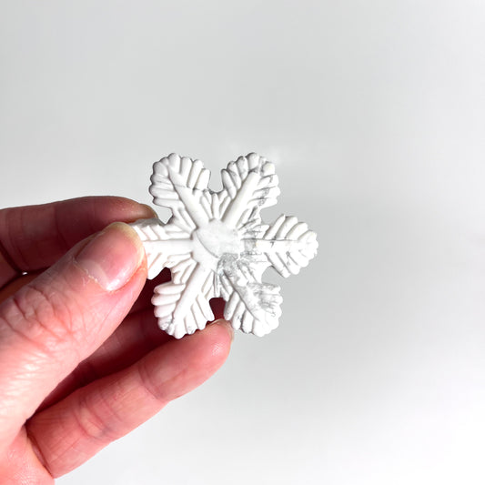 Howlite | Snowflake Carving