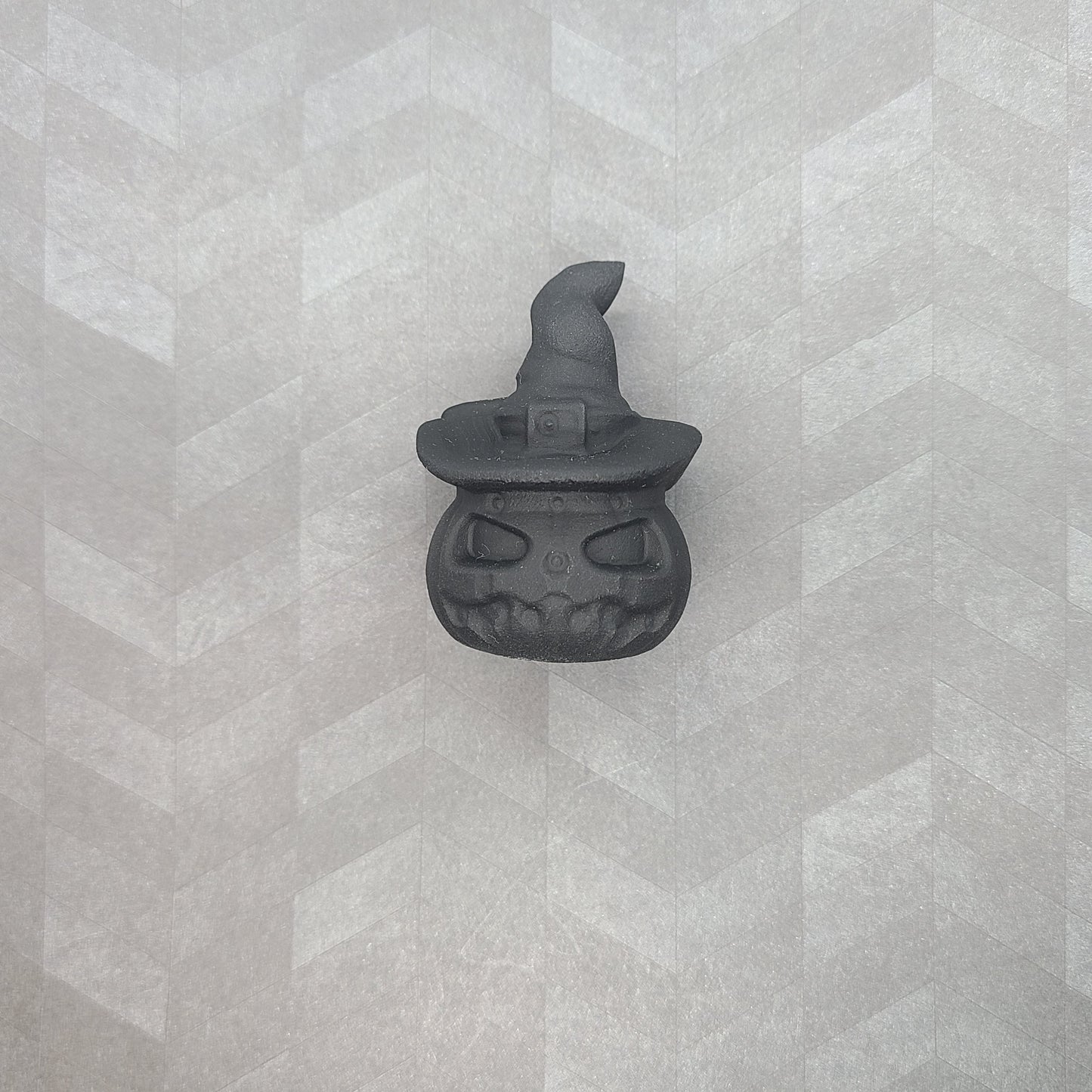 Obsidienne noire | Citrouille avec chapeau sculpté