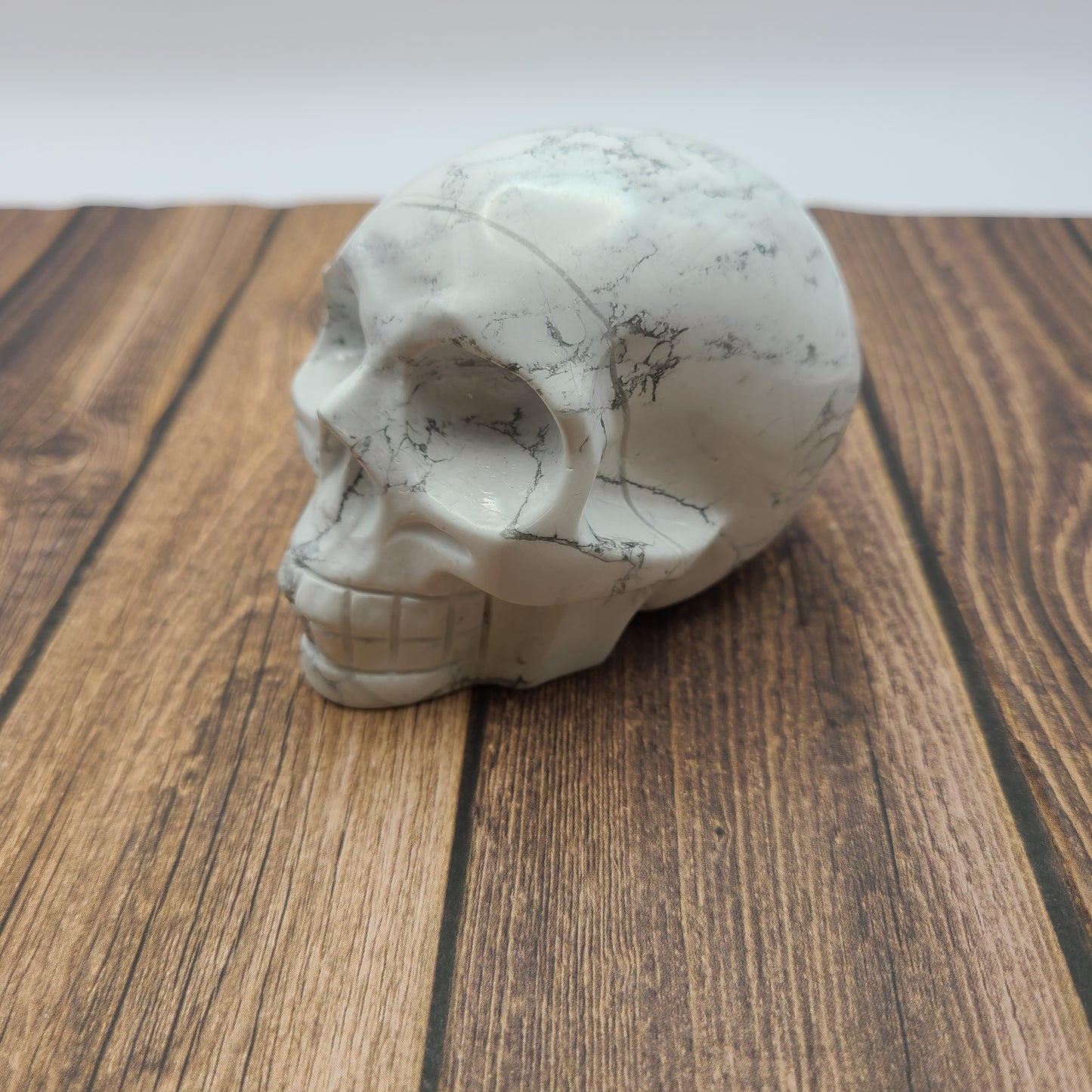 Howlite |  Skull Carving